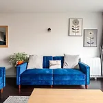 Airy 2-Bedroom Flat With Balcony