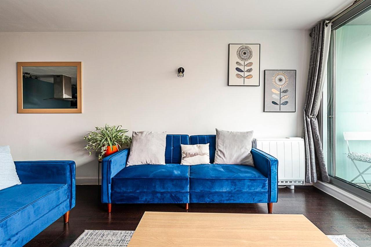 Appartement Airy 2-bedroom Flat With Balcony *