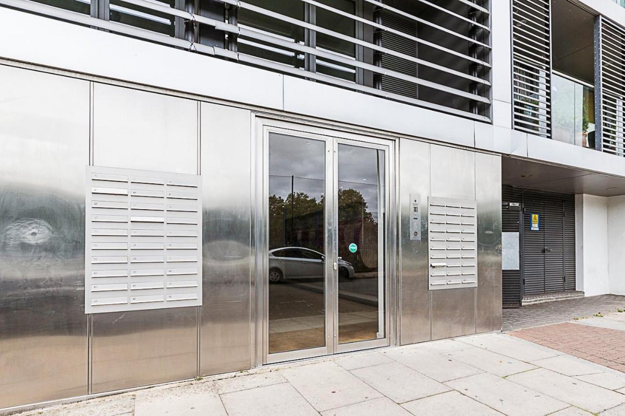 Airy 2-bedroom Flat With Balcony *
