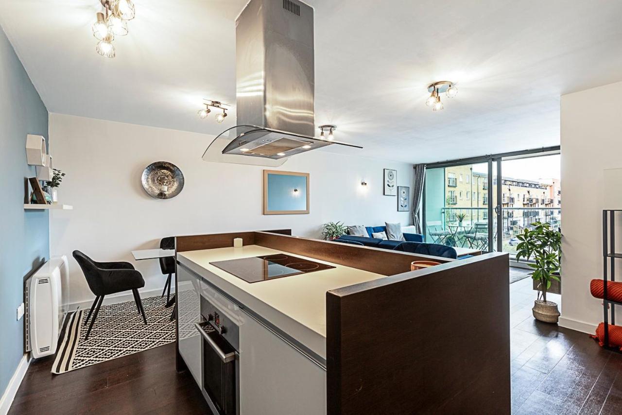 Airy 2-bedroom Flat With Balcony *